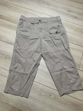 Style & Co. Women's Size 10 Tan Utility Cargo Capri Pants